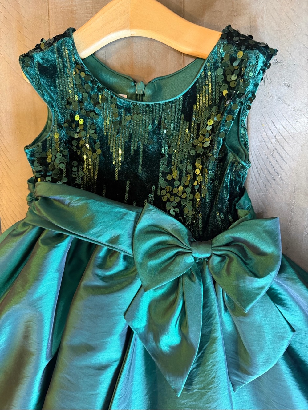 IRIS & IVY Emerald Green Sequin Bodice Satin Bow Party Dress